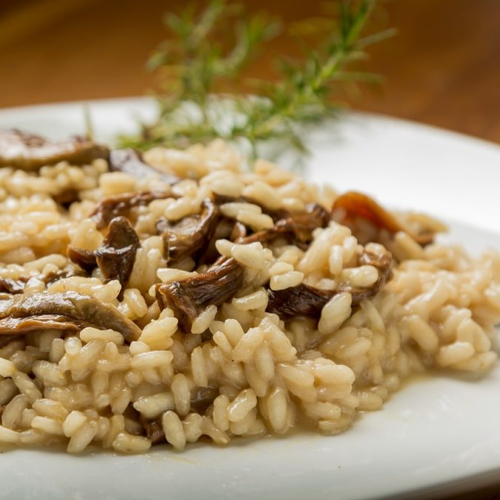 risotto med svamp och en dillkvist