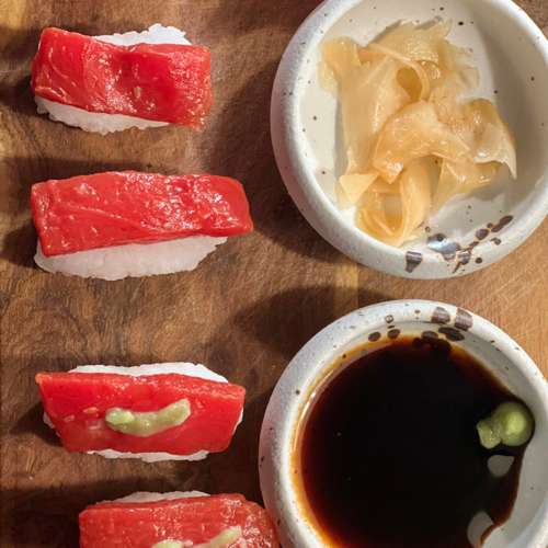 Vegansk sushi, nigiri med soja, ingefära och wasabi